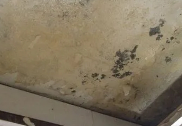 贺兰阳台漏水维修公司分享下贺兰卫生间渗水维修需要注意哪些问题。